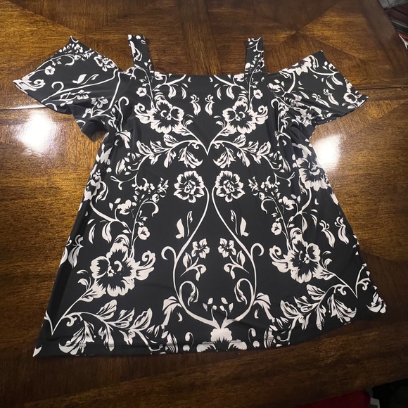 INC International Concepts Cold Shoulder Floral Black White Top Women's size M - Picture 1 of 7